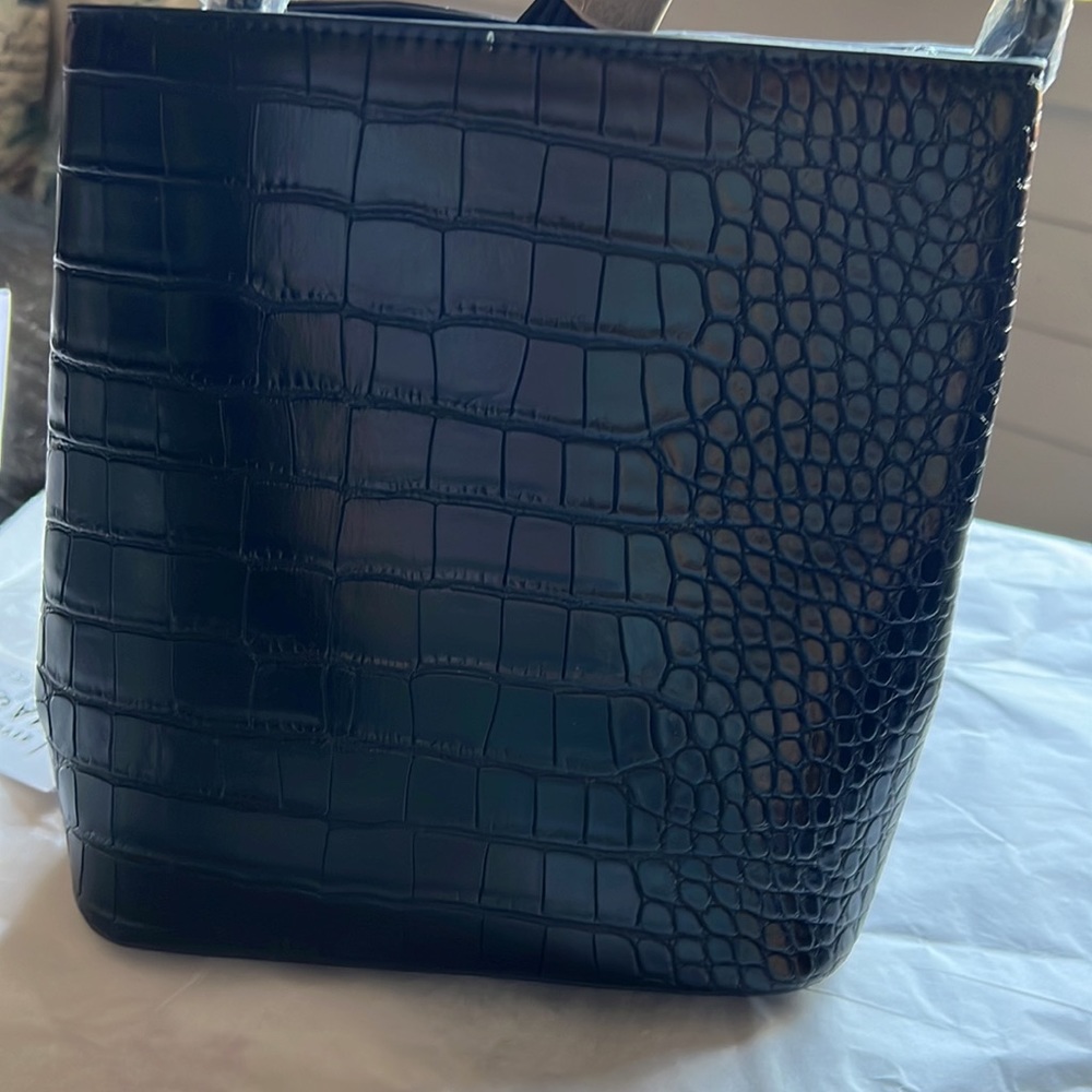 AOTA Bucket Bag - Picture 4 of 10